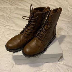 NWOT Universal Thread Brown Boots Size 8-1/2